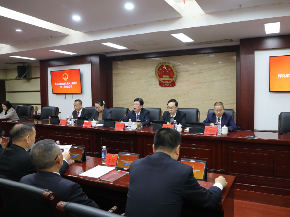 区六届人大常委会举行第三十四次会议