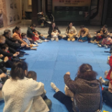 趣味识形状 亲子共成长——盈口街道新桥社区开展0-3岁公益亲子早教活动