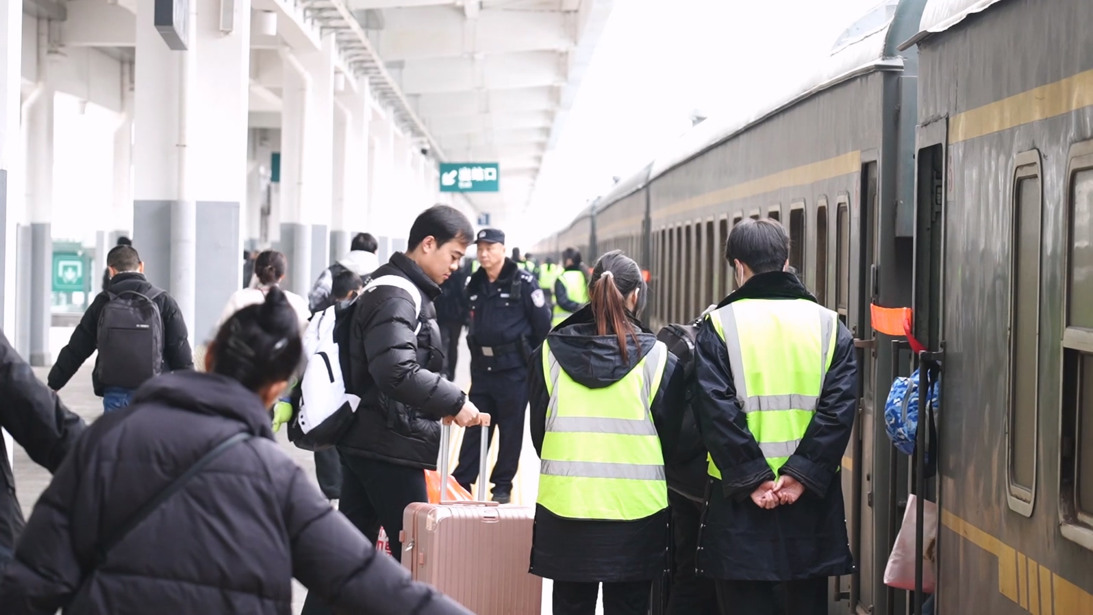 毛克文 铁路火车站.mp4_20260330_154200.565.jpg