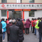 马年元宵邻里欢  心街坊社区暖意浓