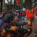 鹤城 :元宵游园暖邻里  禁毒宣传入人心