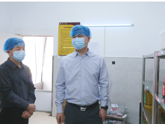 郑明明督导检查校园安全生产工作