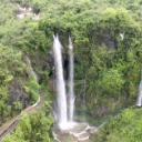 雨水充沛水量涨 龙口瀑布迎来观光热潮