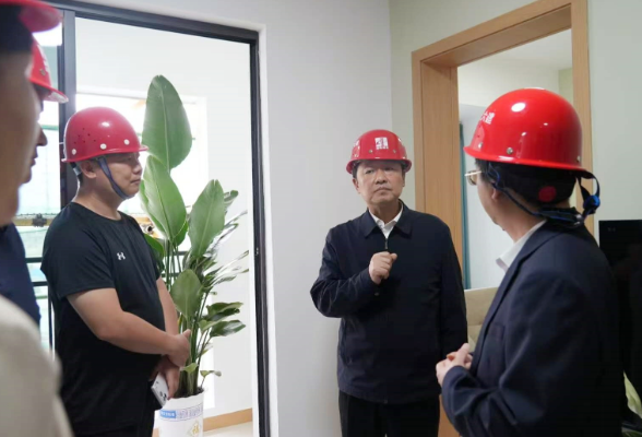 唐成调研重点项目建设并检查安全生产工作