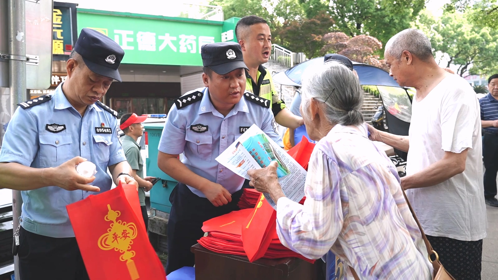 多部门联动开展爱路护路宣传 筑牢铁路安全防线.mp4_20260527_170315.738.jpg 多部门联动开展爱路护路宣传 筑牢铁路安全防线.mp4_20260527_170315.738.jpg