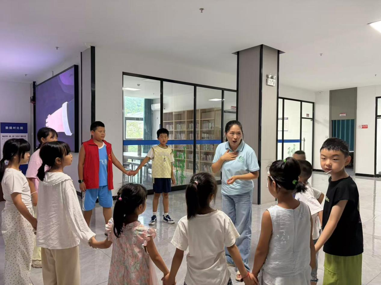 盈口街道社工站开展防烫伤安全教育课堂