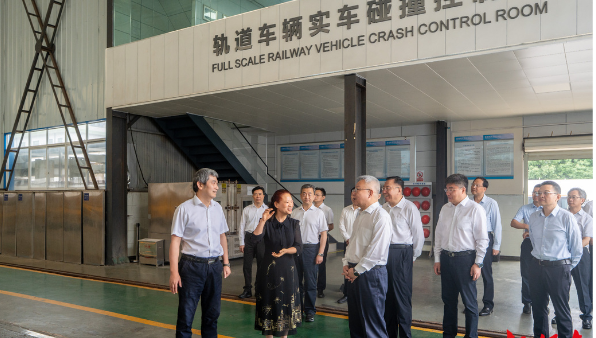 沈晓明到中南大学调研并主持召开座谈会
