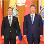 习近平同厄瓜多尔总统诺沃亚会谈
