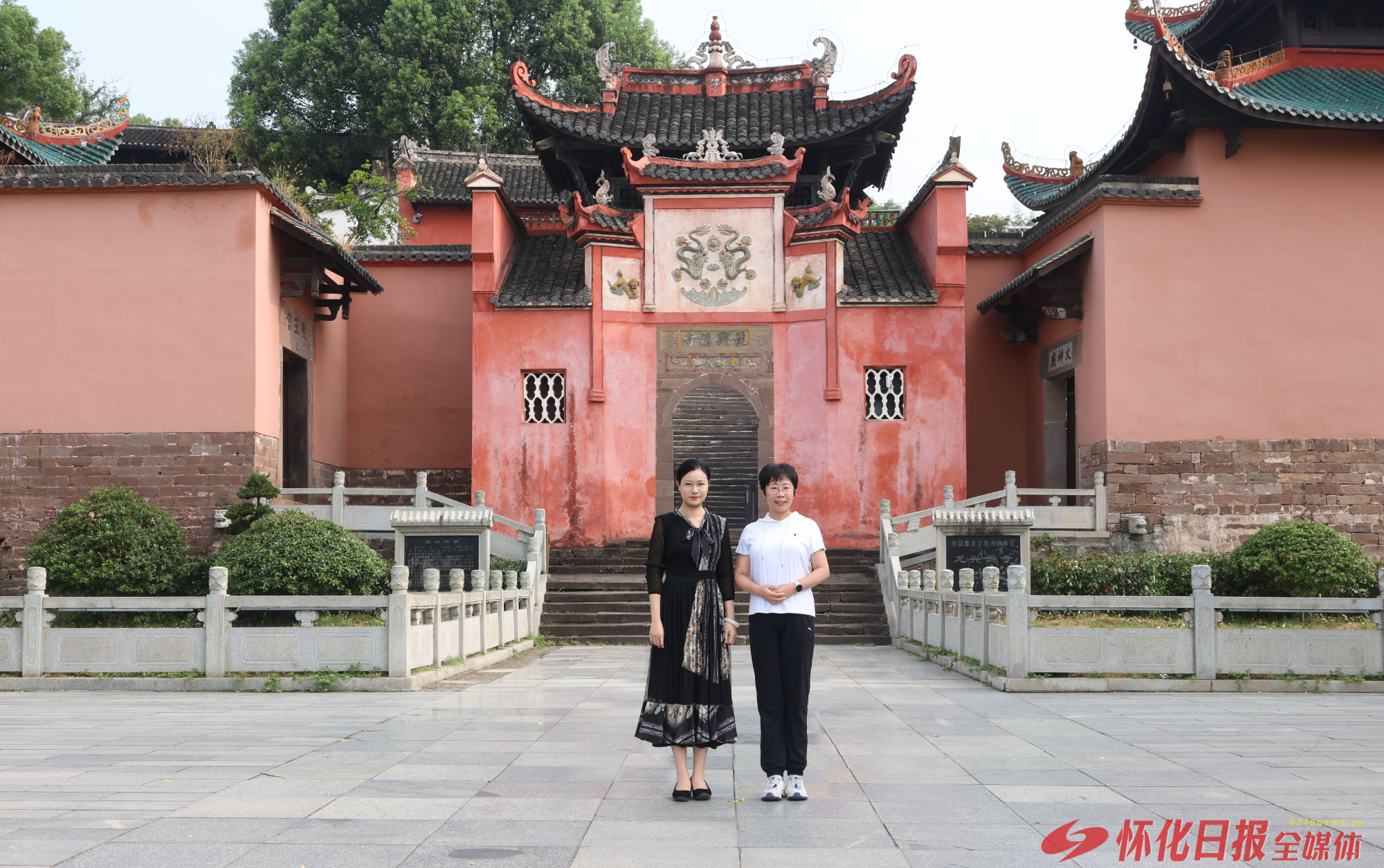 “曼行怀化・读懂沅陵”国学讲堂在龙兴讲寺举行