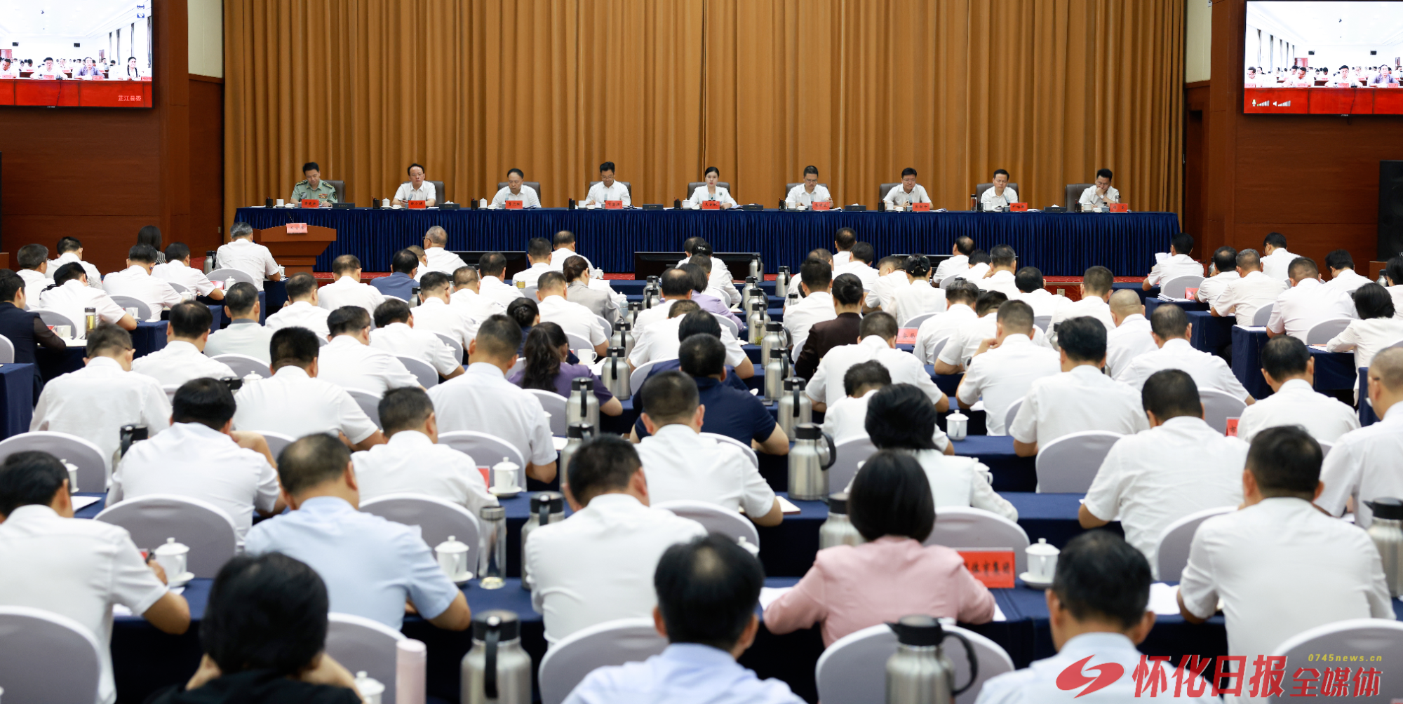 市委、市政府召开全市2026年上半年经济形势分析暨“企业服务年”行动、重点项目建设讲评会