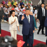 习近平抵达开罗对埃及进行国事访问