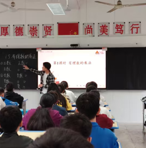 顺天中学新进教师公开课实现AI与人工评课深度融合