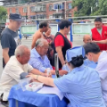 鹤洲社区开展“健康护航进社区”义诊活动  贴心服务暖民心