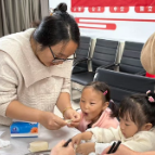 中坡社区:冬至包饺子 民俗传温情