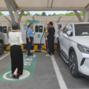 省机关事务管理局来鹤城区调研区行政中心智能超充站项目