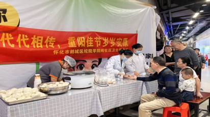坨院学院岭社区卫生服务站开展重阳节义诊活动