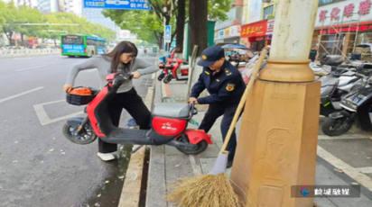 斜水塘社区联合城管开展舞水路市容秩序专项整治行动