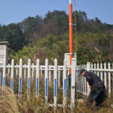 鹤城区气象局开展汛前巡检维护工作