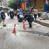 城中街道团结村化解板栗湾巷粪水外溢难题 疏通堵点暖民心