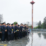 广铁集团怀化、张家界片区各站段职工到怀化市烈士陵园开展清明祭扫活动