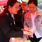 鹤城区市场监督管理局开展民法典宣传活动