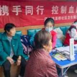 鹤城区迎丰锦溪桥社区卫生服务站开展高血压日宣传