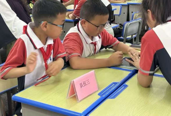 怀化市湖天桥小学开展整本书阅读知识竞赛活动