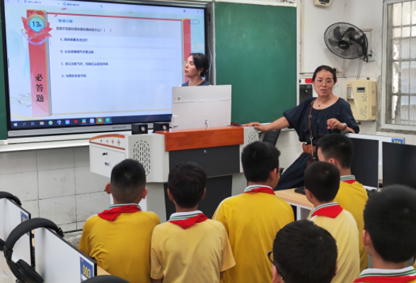 怀化市公园路小学开展整本书阅读抢答赛