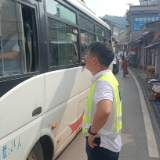 【扎实开展安全生产隐患大排查大整治工作】凉亭坳乡赶集日开展道路交通安全巡查筑牢乡村出行安全防线