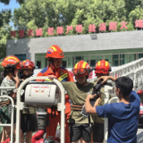 沉浸式学消防 平安伴成长|心街坊社区暑期托管班走进鹤城区消防救援大队