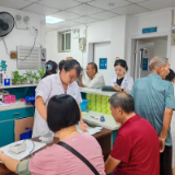 坨院学院岭社区卫生服务站携手怀化爱尔眼科开展眼底筛查活动
