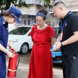 盈口街道联合区消防救援局开展弱势群体消防物资赠送行动