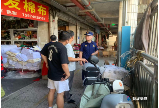 斜水塘社区联合消防部门开展纺织品市场消防安全专项检查
