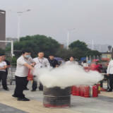 盈口街道联合万达广场开展消防应急演练 筑牢商圈安全防线