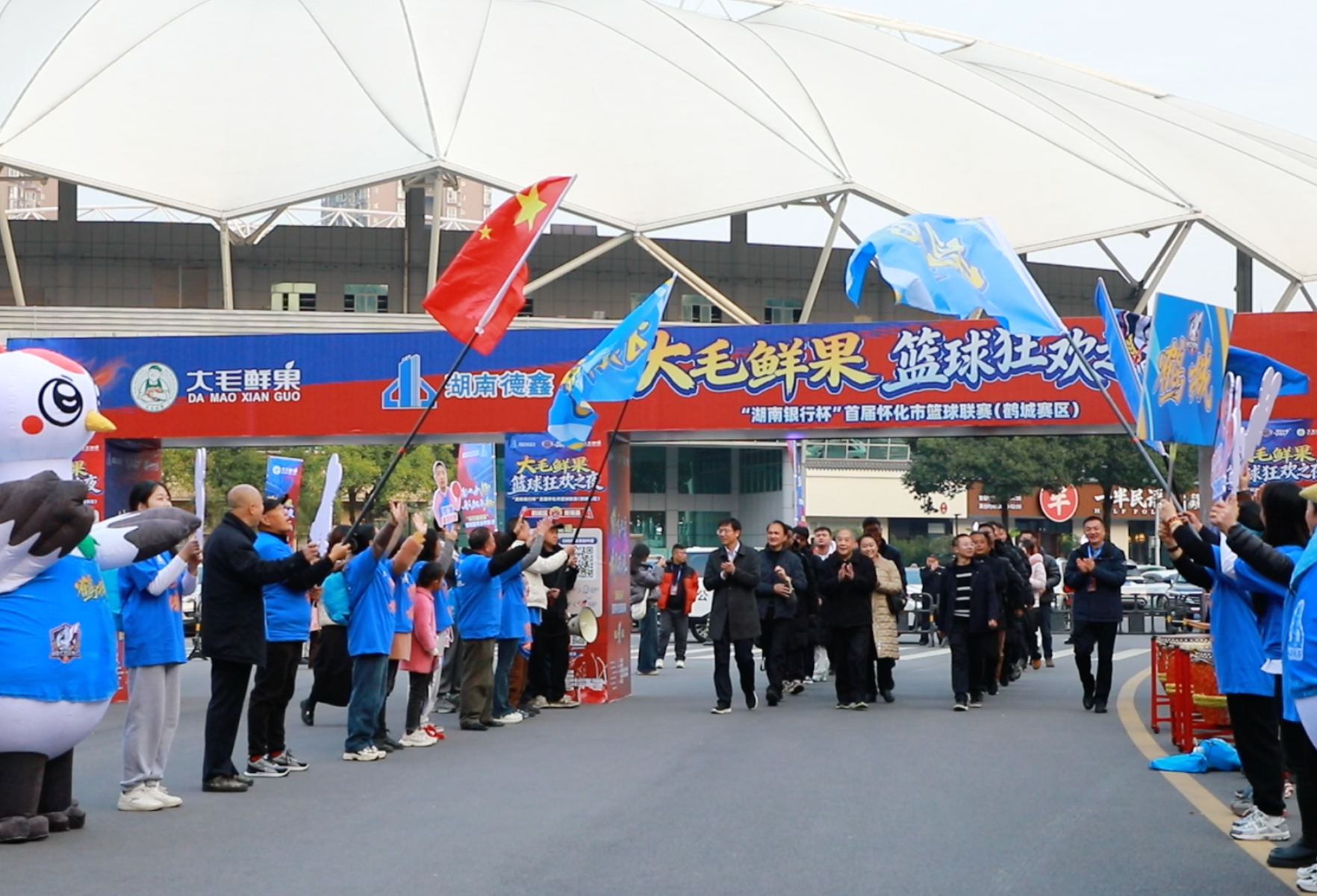 怀BA燃情集结！鹤城球迷热情欢迎新晃队共赴篮球之约