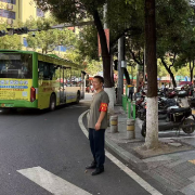 东兴社区开展文明交通劝导活动