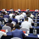 韦朝晖主持市委理论学习中心组集体学习