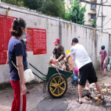 宝家山社区:邻里合力清堆物 共筑平安生命通道