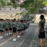 童心系国防 砺志共成长! 鹤城“工惠鹤娃”托管班国防特色课堂亮点十足