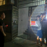 城南街道扎实开展老旧小区楼道清理及飞线充电整治行动