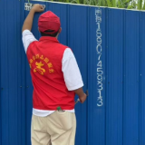 高铁南社区：清广告扫街巷  城市环境焕新颜