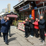 “多姿多彩的地方特色传统文化,共同构成璀璨的中华文明”