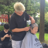 中坡社区开展免费义剪、磨刀志愿服务