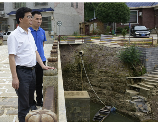 周晓理带队到靳江河雨湖段巡河