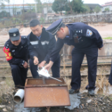 低庄站派出所组织开展防溜防撞安全检查专项练兵
