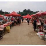 深子湖镇：引摊入市 还路于民
