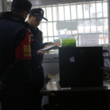 低庄铁警开展火车票代售点清查行动