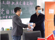 省教育厅党组成员、省委教育工委副书记王建华到葛竹坪镇中学指导学校开学疫情防控与教育教学工作