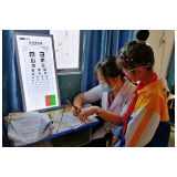 爱眼日    ，溆浦县中医院上门为小学生普及  科学用眼知识