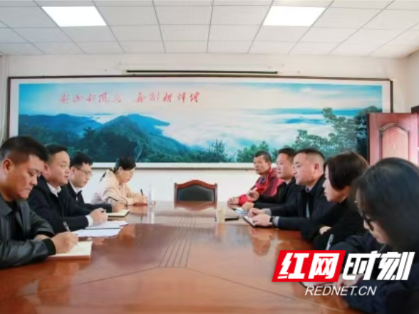 溆浦人社：与人大代表座谈交流 直面民生关切共解人社难题